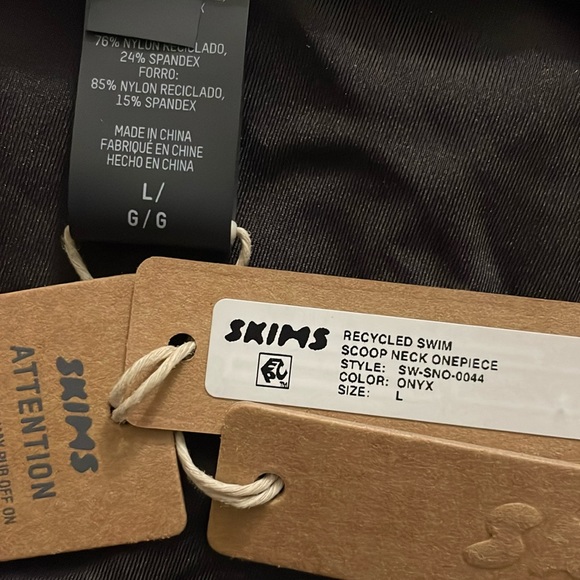 NWT Skims Recycled Swimsuit Scoop Neck One Piece in Onyx Color Size L - Picture 4 of 7